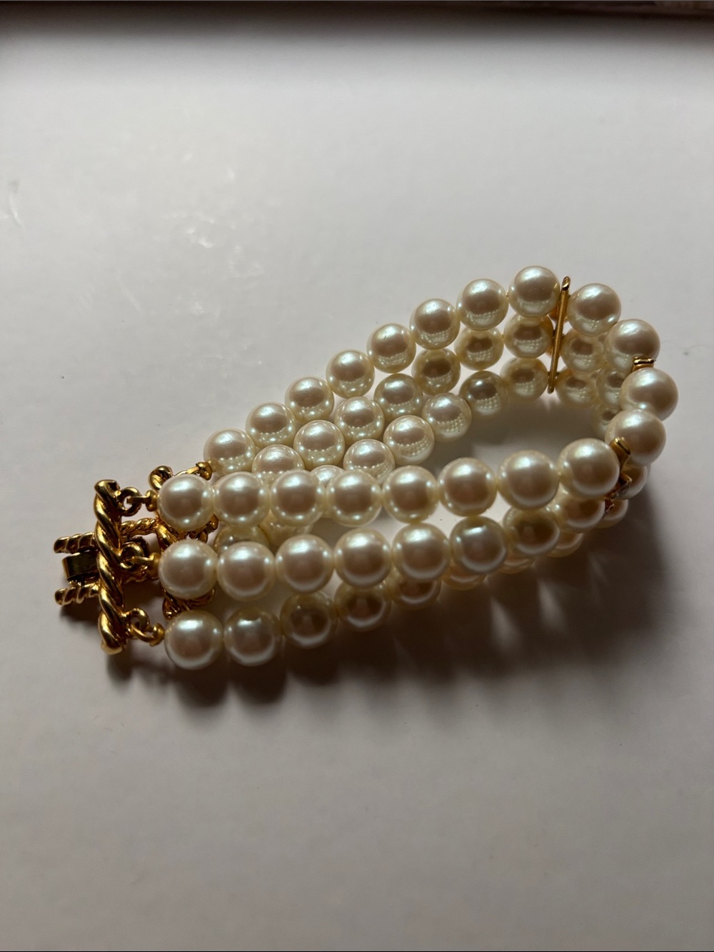 ⚫️Vintage 3 Strand Faux Pearls With Gold & Rhinestone Accents - Picture 5 of 8